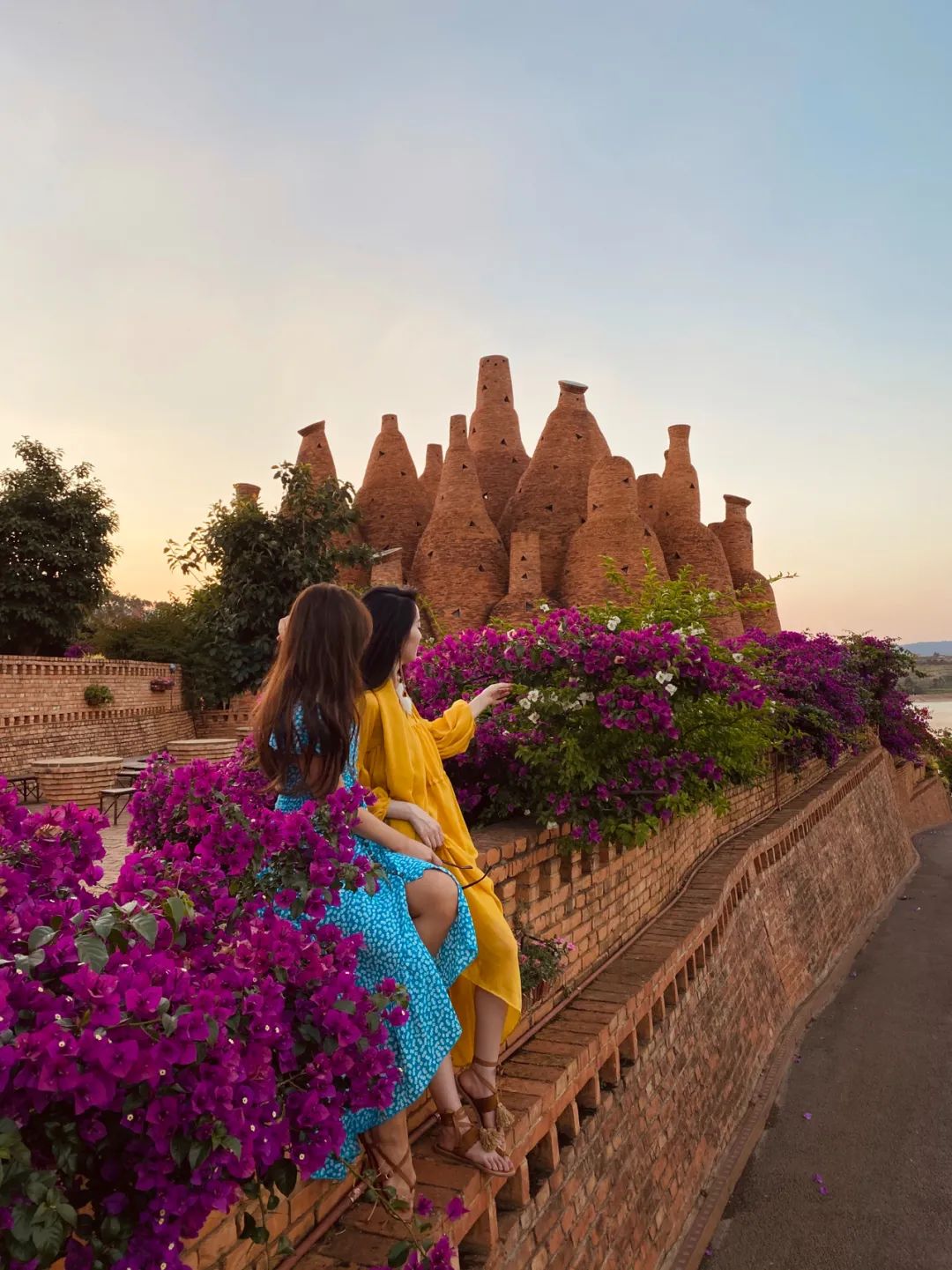 Image related to Mile: A Divine Town Sharing Buddha's Name! Winter at 22°C + Decade-Old Prices, Living a Moroccan Dream in Dongfengyun