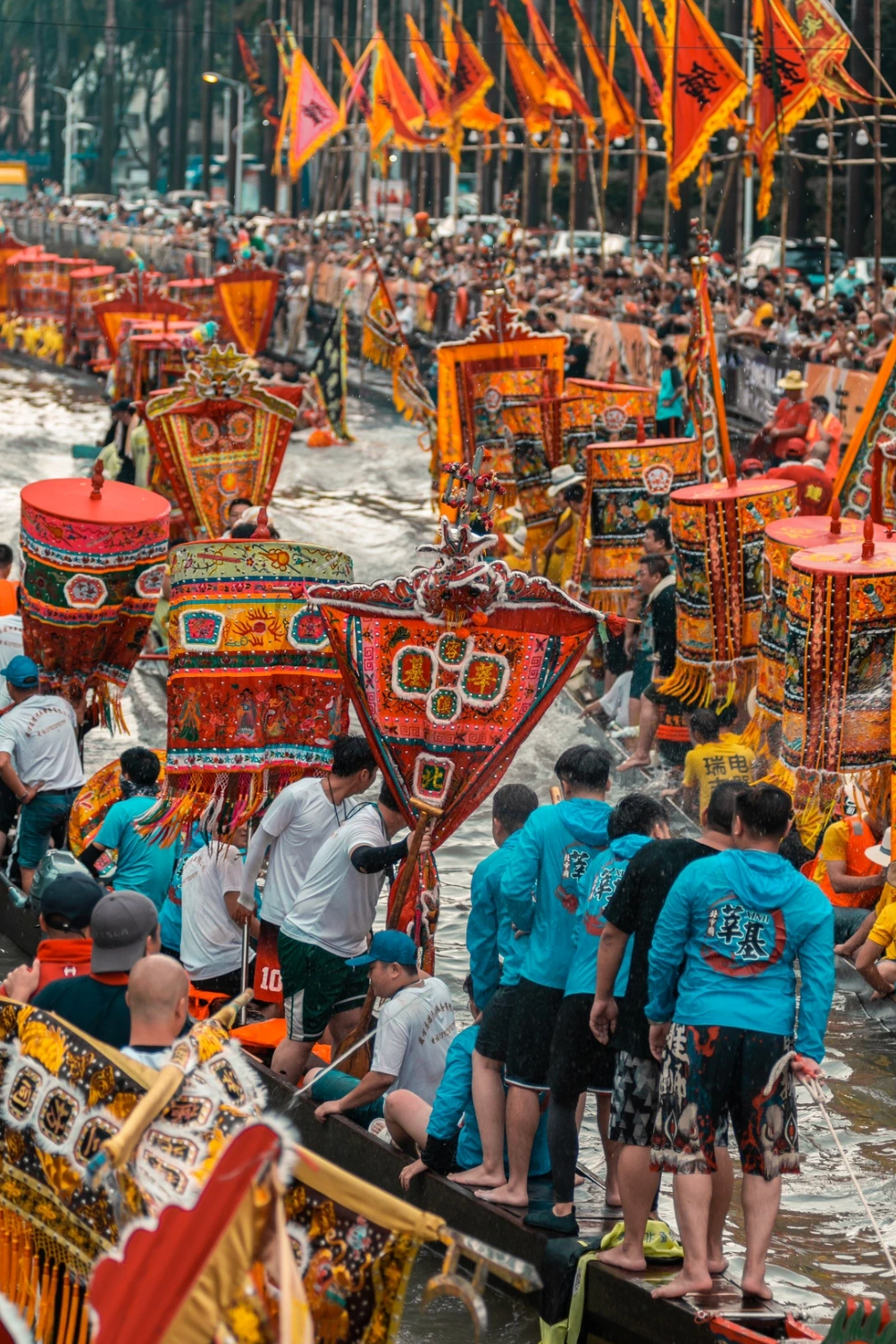 Image related to I've Been Working for Two Days, Why Are Cantonese Still Racing Dragon Boats?