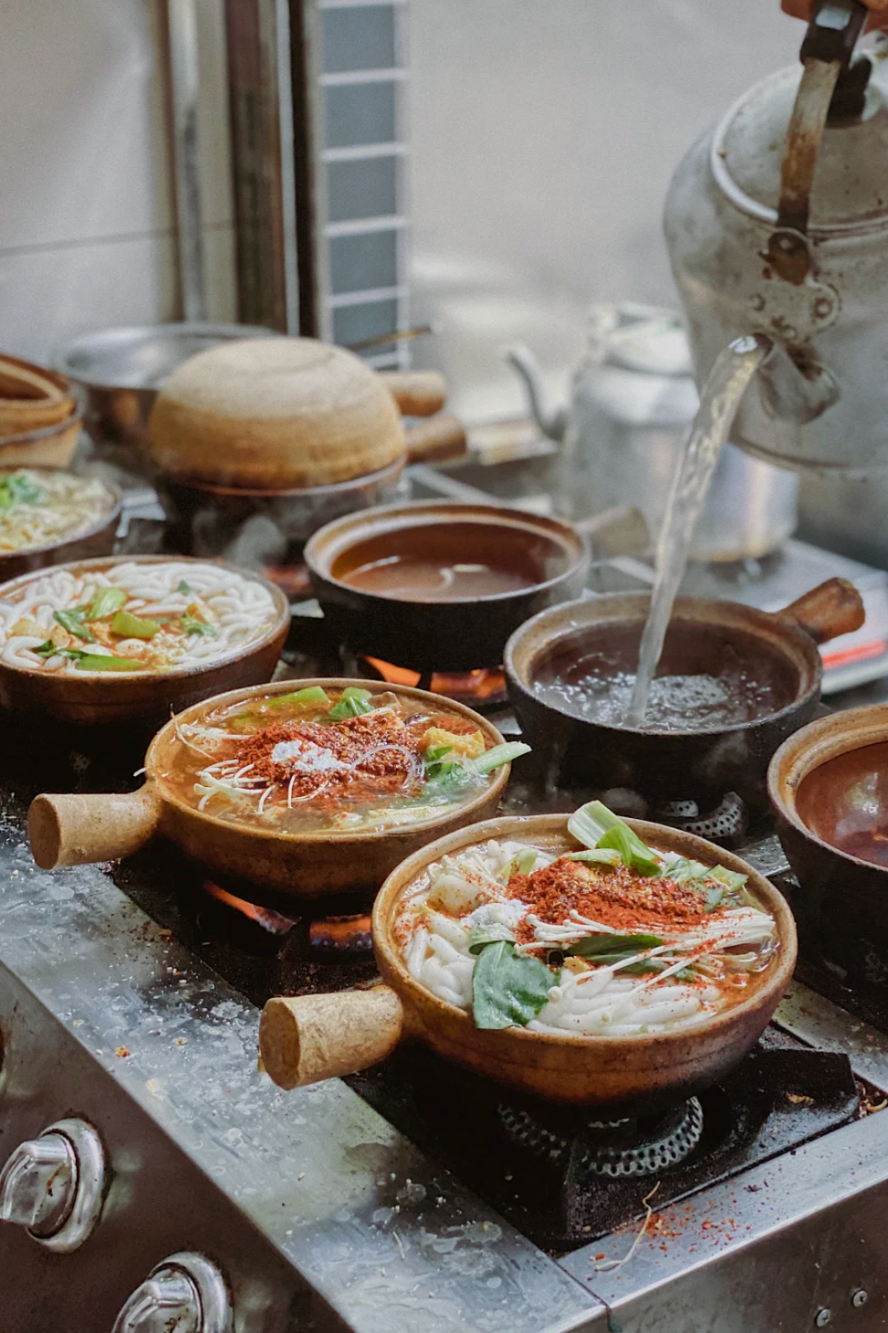 Image related to The Northwest Carb Capital Where Oil-Fried Bread and Fine Noodles Bloom, Keeping Millions Awake with Cravings