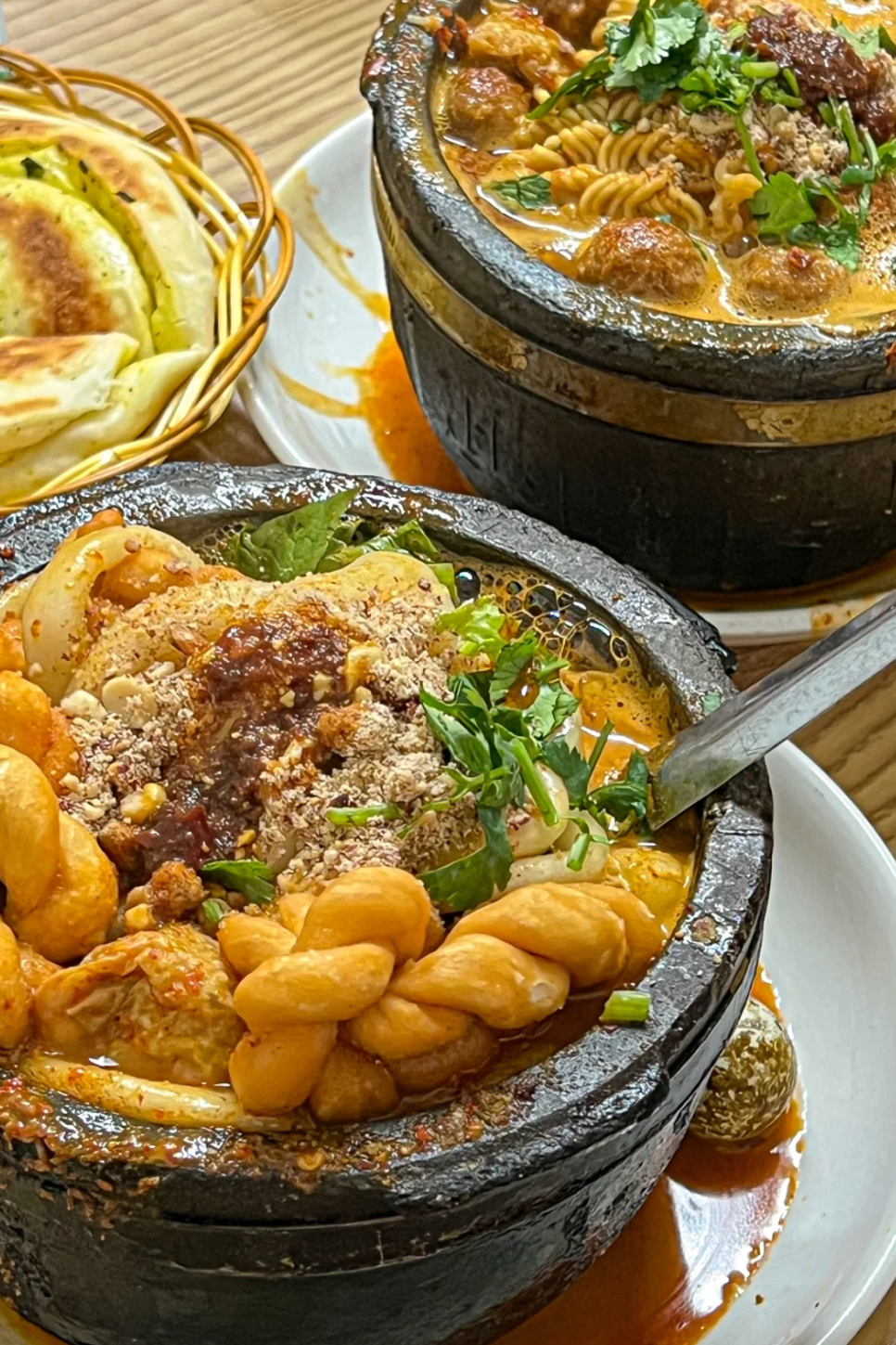 Image related to The Northwest Carb Capital Where Oil-Fried Bread and Fine Noodles Bloom, Keeping Millions Awake with Cravings