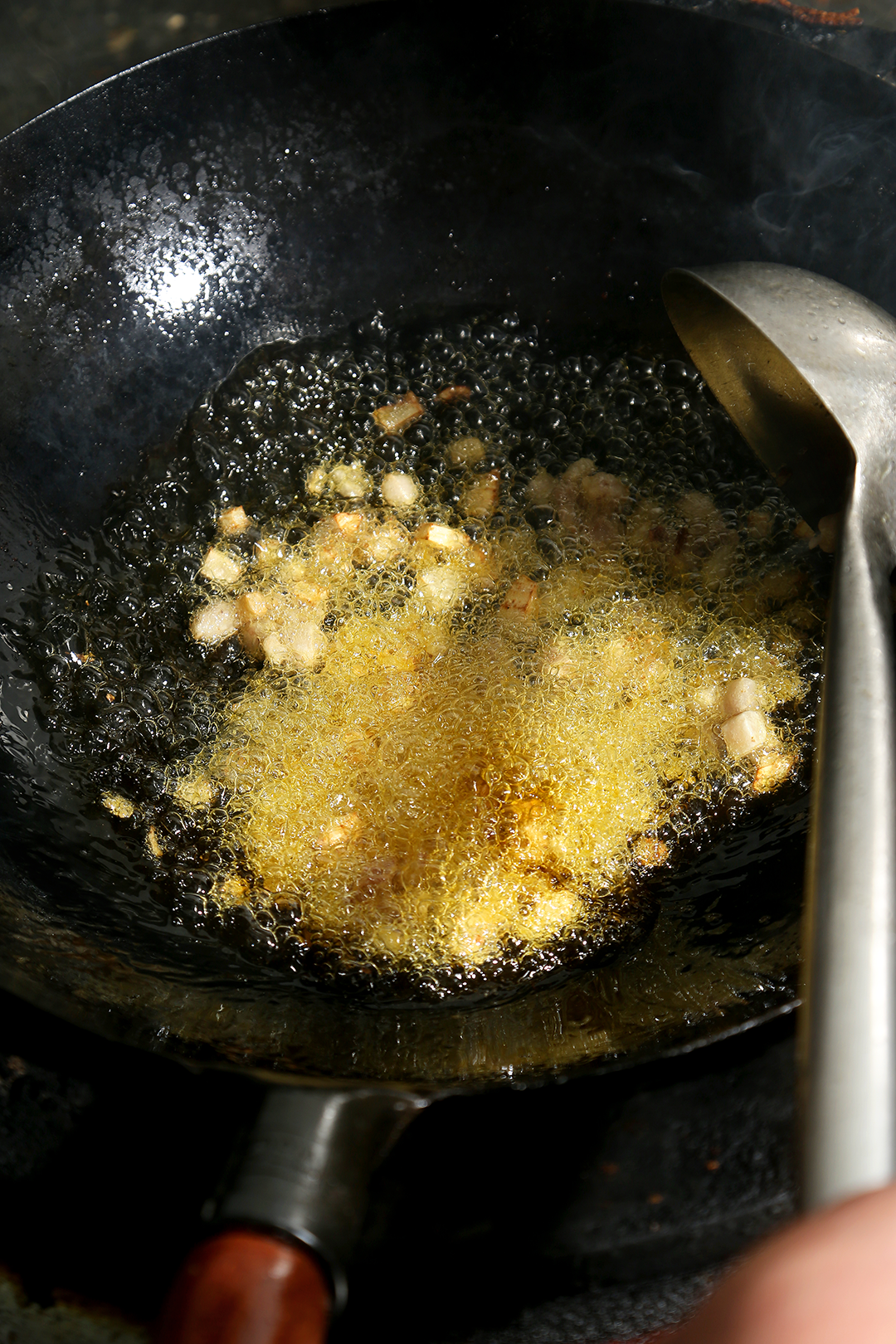 Image related to China's Top Garlic-Eating Province: So Hardcore That Even Locust Blossoms Are Drenched in Garlic Sauce!