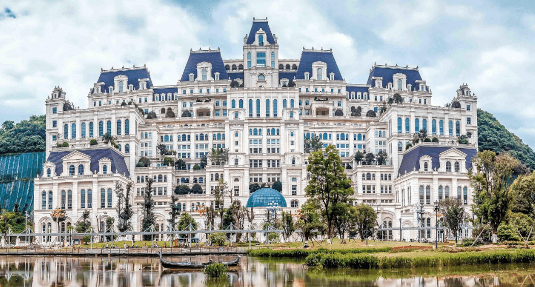 Image related to China's Most Luxurious Mansion: The 2.7-Billion-Yuan "White House" of Guiyang—Built for Just Two Families?
