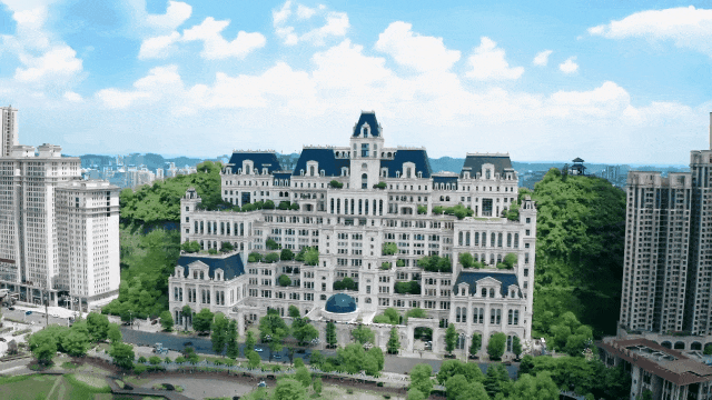 Image related to China's Most Luxurious Mansion: The 2.7-Billion-Yuan "White House" of Guiyang—Built for Just Two Families?